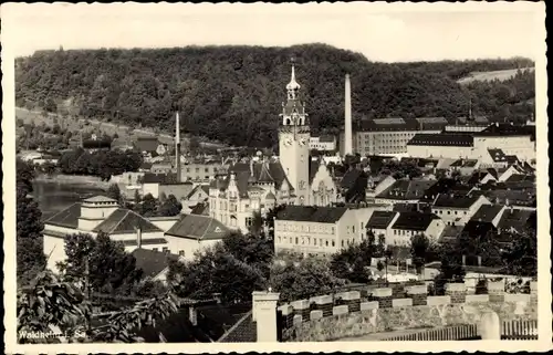 Ak Waldheim in Mittelsachsen, Blick über die Dächer der Stadt zu Kirchturm