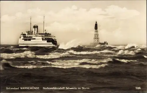 Ak Warnemünde Rostock in Mecklenburg, Hochseefährschiff Schwerin im Sturm