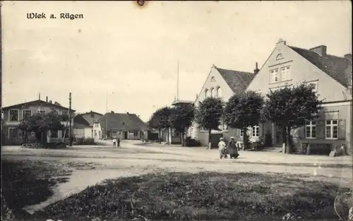 Ak Wiek auf der Insel Rügen, Partie im Ort, Wohnhäuser