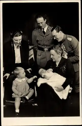 Ak König Leopold III., Juliana, Königin Wilhelmina der Niederlande, Prinz Bernhard, Uniform