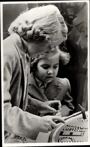 Ak Prinzessin Beatrix der Niederlande, Prinzessin Margriet, Fest, Soestdijk 1949