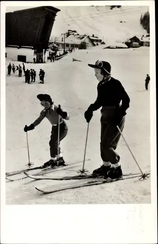 Ak Niederländisches Königshaus, Prinzessinnen Beatrix und Irene fahren Ski, St. Anton