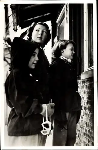 Ak Niederländisches Königshaus, Prinzessinnen Beatrix, Irene, Margriet, Sankt Anton 1950