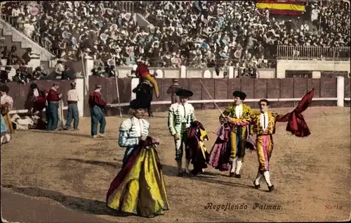 Ak Stierkampf, Siegreicher Torero, Zuschauer, Stadion