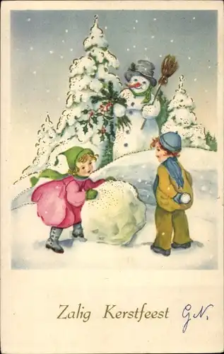Ak Frohe Weihnachten, Kinder bauen einen Schneemann, Stechpalmenzweige