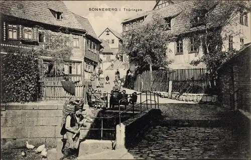 Ak Sonneberg Thüringen, Häuserpartie nahe Fluss, Kinder
