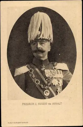 Ak Herzog Friedrich II von Anhalt, Portrait, Federbusch, Uniform, Orden, Wohlfahrtskarte