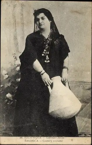 Ak Saloniki Thessaloniki Griechenland, Frau in griechischer Volkstracht, Wasserkrug