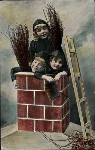 Ak Glückwunsch, drei Kinder als Schornsteinfeger stecken in einem Schornstein