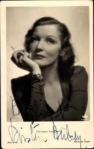 Ak Schauspielerin Kirsten Heiberg, Portrait mit Zigarette, Ross Verlag Nr. A 2512/1, Autogramm