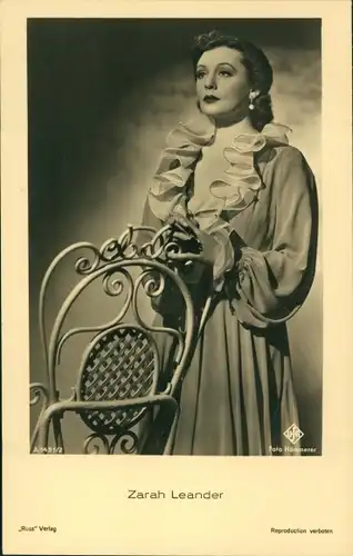 Ak Schauspielerin und Sängerin Zarah Leander, Portrait, Ross Verlag A 1451 2