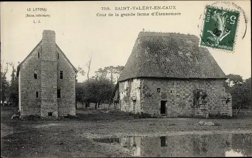 Ak Saint Valery en Caux Seine Maritime, Cour de la grande ferme d'Etennemare