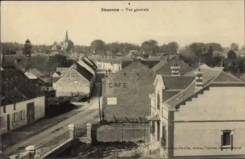 Ak Sissonne Aisne, Gesamtansicht, Café