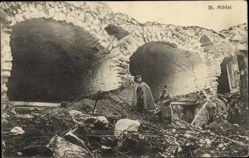 Ak Saint Mihiel Meuse, Ruine, Soldaten, 1. Weltkrieg