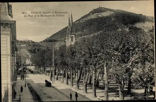 Ak Voiron Isère, Promenade du Mail und die Montagne de Vouise