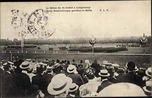 Ak Paris XVI, Bois de Boulogne, La Revue du 14 Juillet a Longchamp, L’Ecole Polytechnique