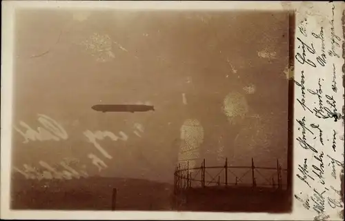 Foto Ak Barmen Wuppertal, Blick nach Zeppelin im Flug