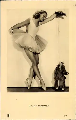 Ak Schauspielerin Lilian Harvey, Ballettkostüm, Marionette