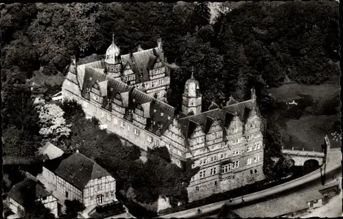Ak Hämelschenburg Amelgatzen Emmerthal im Weserbergland, Schloss Hämelschenburg, Luftbild