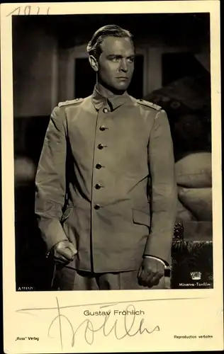 Ak Schauspieler Gustav Fröhlich, Standportrait, Uniform, Autogramm