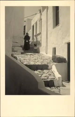 Foto Insel Skyros Griechenland, Frau auf den Treppen der Gasse