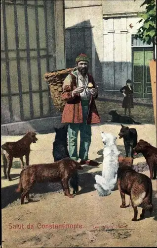 Ak Konstantinopel Istanbul Türkei, Mann füttert Hunde, Korb, Brot