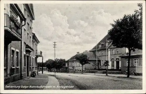 Ak Biała Piska Gehlenburg Ostpreußen, Bahnhofstraße mit Amtsgericht