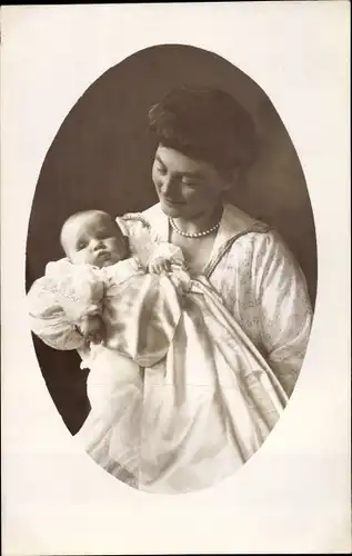 Ak Großherzogin Alexandra von Mecklenburg Schwerin, Portrait mit Kind, Fotograf Esch, Ludwigslust
