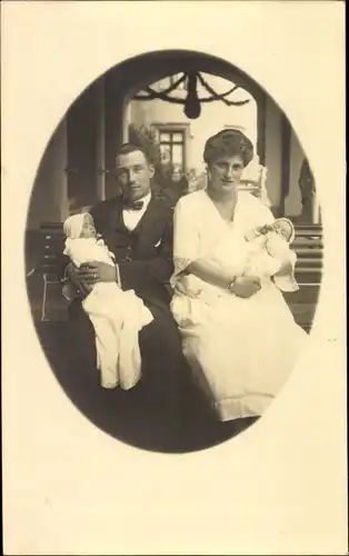 Foto Ak Friedrich von Hohenzollern, Margarete von Sachsen, Maria Antonia, Maria Adelgunde, 1921