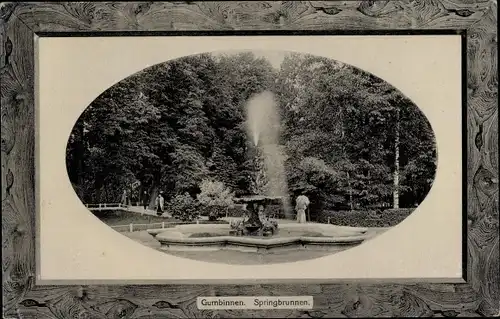 Passepartout Ak Gussew Gumbinnen Ostpreußen, Springbrunnen