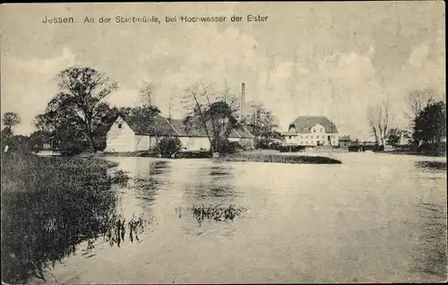 Ak Jessen an der Elster, Partie an der Stadtmühle bei Hochwasser der Elster