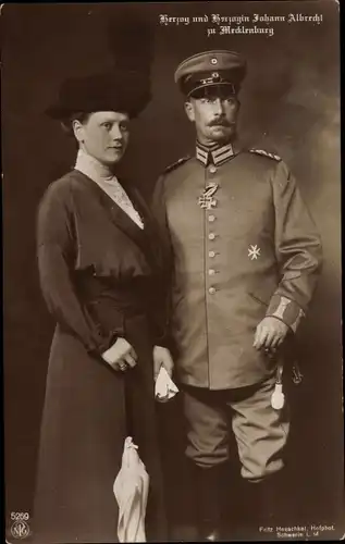 Ak Herzog Johann Albrecht und Herzogin Elisabeth zu Mecklenburg Schwerin, Portrait, Eisernes Kreuz