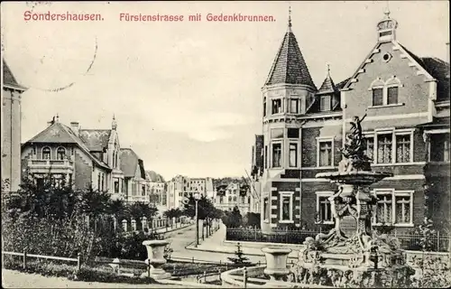 Ak Sondershausen im Kyffhäuserkreis Thüringen, Fürstenstraße mit Gedenkbrunnen