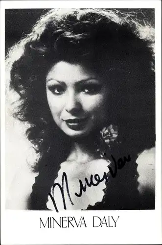 Autogrammkarte Sängerin Minerva Daly, Portrait, Autogramm