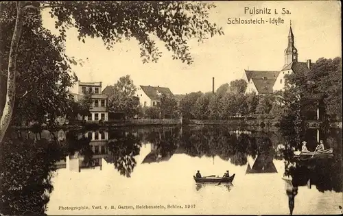 Ak Pulsnitz im Kreis Bautzen, Schlossteich, Idylle, Ruderboot, Kirchturm