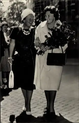 Ak Königin Juliana der Niederlande, Prinzessin Beatrix, Universität in Leiden, 1961