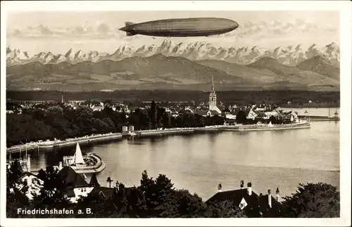 Ak Friedrichshafen am Bodensee, Totalansicht vom Ort, Zeppelin