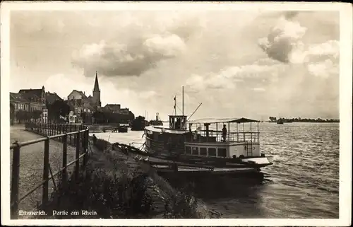 Ak Emmerich am Niederrhein, Partie am Rhein, Boot am Anleger