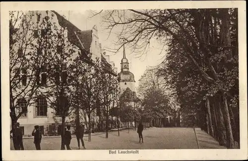 Ak Bad Lauchstädt Saalekreis, Straßenpartie, Kirche