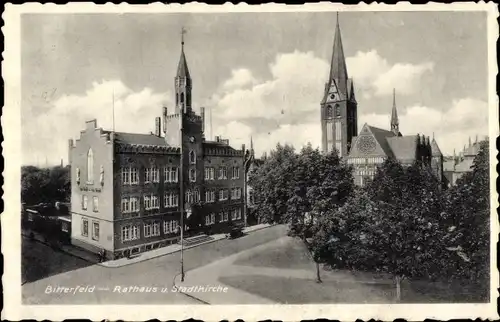 Ak Bitterfeld in Sachsen Anhalt, Rathaus, Stadtkirche