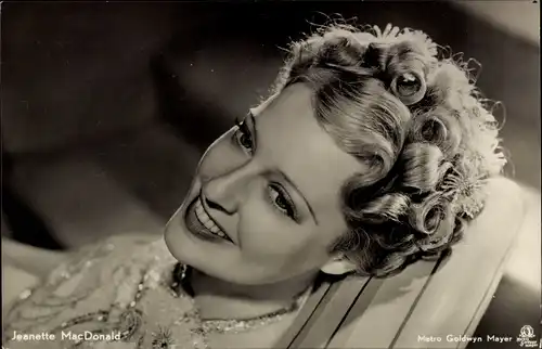 Ak Schauspielerin Jeanette MacDonald, Portrait