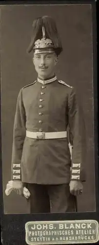 CdV Szczecin Stettin Pommern, Deutscher Soldat in Uniform, Pickelhaube, Standportrait