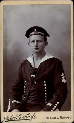 CdV Norderney in Ostfriesland, Seemann in Uniform, Werft Division, Portrait