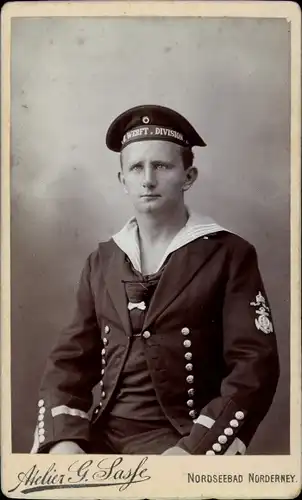 CdV Norderney in Ostfriesland, Seemann in Uniform, Werft Division, Portrait