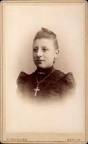 CdV Berlin, Clara Blau, Portrait, ca. 1896