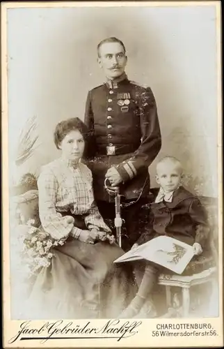 CdV Berlin, Deutscher Soldat in Uniform mit Ehefrau und Sohn, Portrait