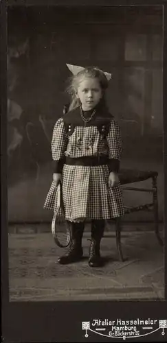 CdV Hamburg, Mädchen mit Tennisschläfer, Portrait