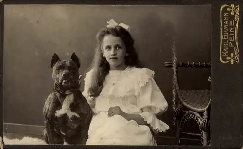 CdV Peine, Mädchen mit Hund, Portrait