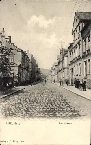 Ak Aue im Erzgebirge Sachsen, Blick in die Reichsstraße, Wohnhäuser, Anwohner