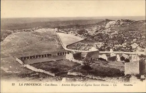 Ak Les Baux de Provence Bouches du Rhône, ehemaliges Krankenhaus, Kirche Saint-Blaise